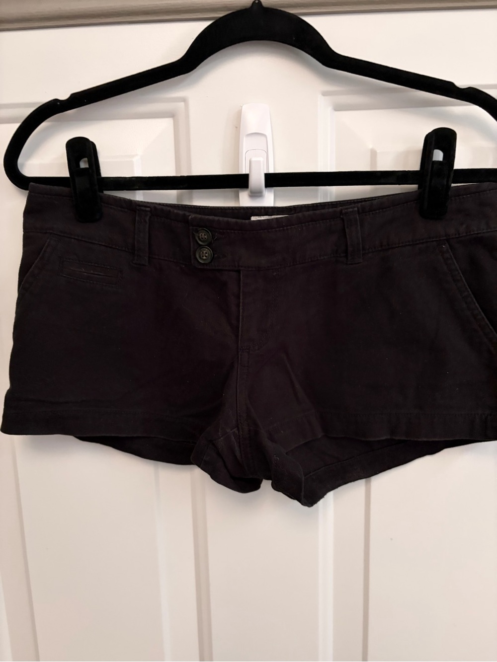 American Eagle Outfitters Black Low-Rise Women’s Shorts